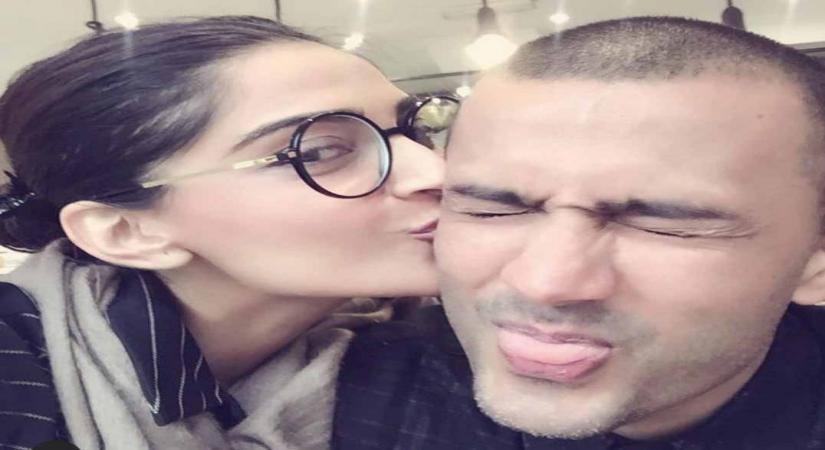 Sonam's sweet note for hubby Anand on 2nd wedding anniversary.