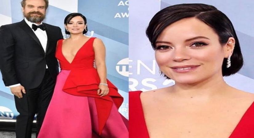 David Harbour wooed Lily Allen with terrible merchandise.