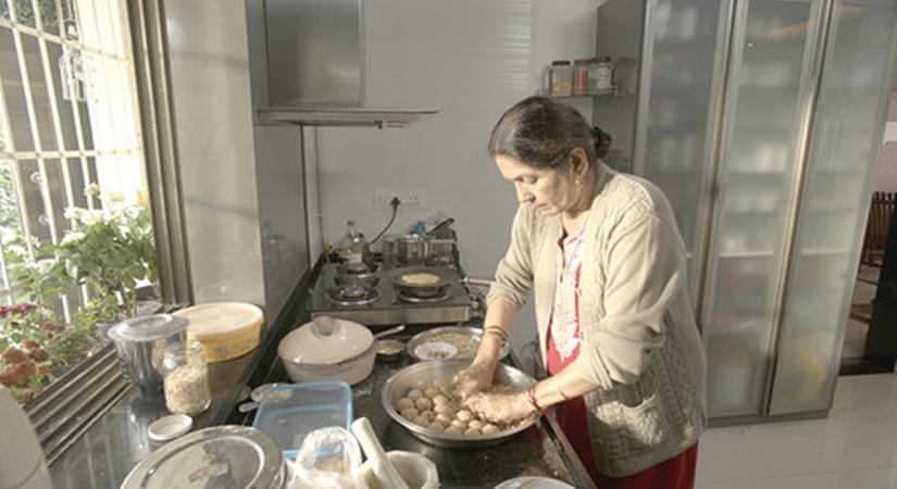 Veteran actress Nina Gupta in the film Pinni 