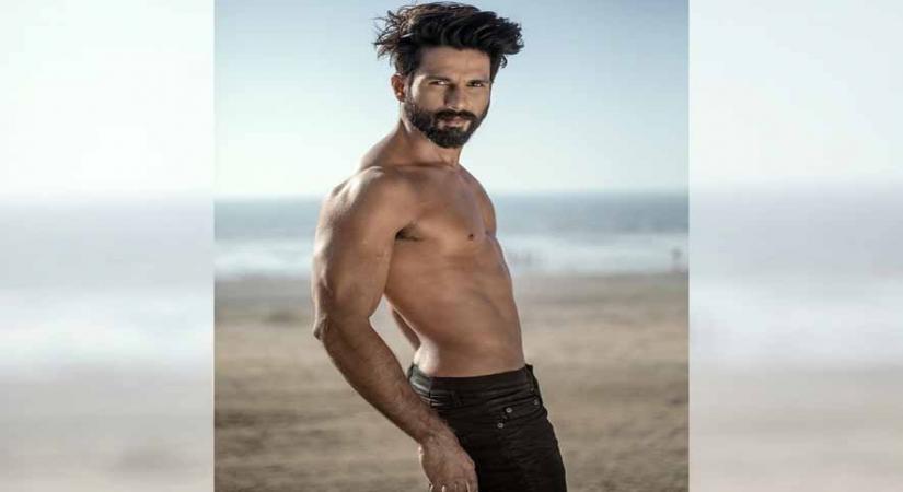 Fans drool over Shahid's shirtless avatar.