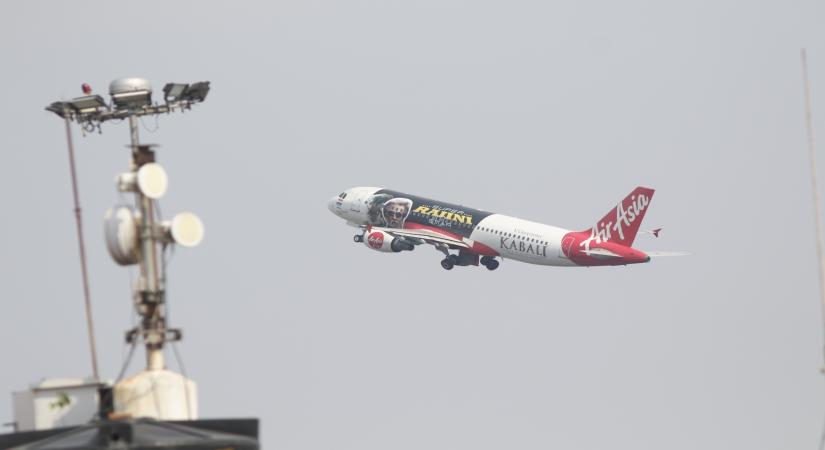 New Delhi, May 27 (IANS) With travel restrictions in Mumbai being eased and domestic air services having resumed, many TV celebrities are headed to their hometowns to be with their families.