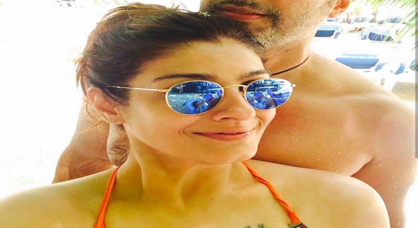 Lockdown blues: Raveena Tandon longs for a beach vacay.