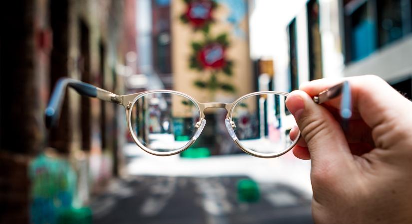 Tips to take care of your eye glasses