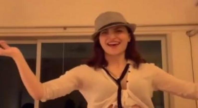 Mumbai, June 24 (IANS) Bollywood actress Elli AvrRam has come out with a funny new dance form that she calls "Mango dance".