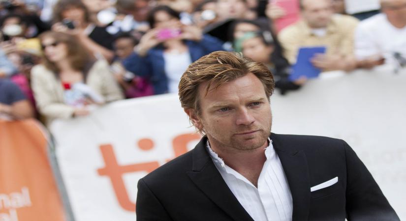 Los Angeles, June 17 (IANS) Actor Ewan McGregor has confirmed that he will be voicing the character of Jiminy Cricket in upcoming "Pinocchio" remake directed by Guillermo Del Toro.