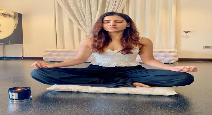 Hyderabad, June 26 (IANS) Southern star Samantha Akkineni has a special reason for loving yoga. It is because she practices yoga along with hubby, Telugu star Naga Chaitanya.