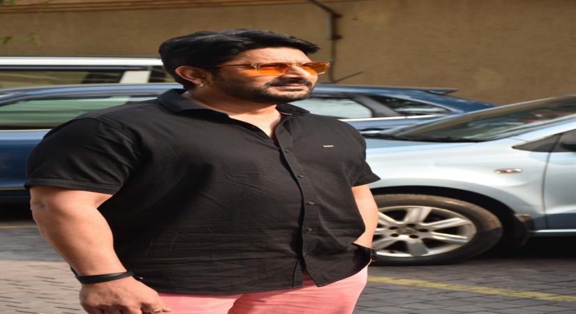 Mumbai, June 29 (IANS) Superstar Shah Rukh Khan's latest picture on Instagram has left Arshad Warsi in complete awe.