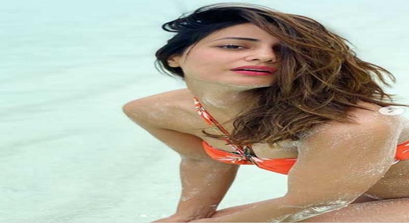 Mumbai, June 10 (IANS) Actress Hina Khan has gained a fan-following of eight million on Instagram.