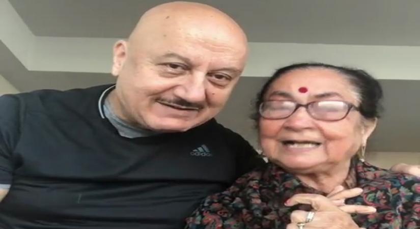 Mumbai, June 23 (IANS) Veteran actor Anupam Kher on Tuesday posted a fun video where he can be seen dancing with his mother Dulari and brother Raju Kher.