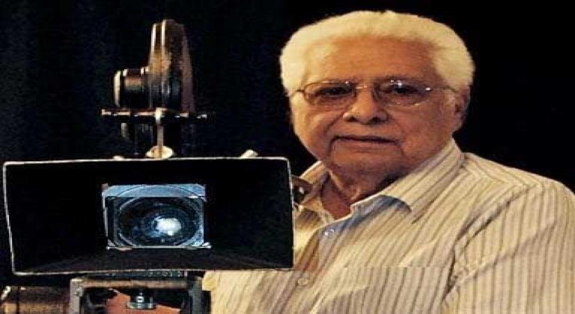 Filmmaker Basu Chatterjee passes away at 93.