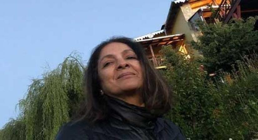 Neena Gupta's new selfie is all about home and the moon.