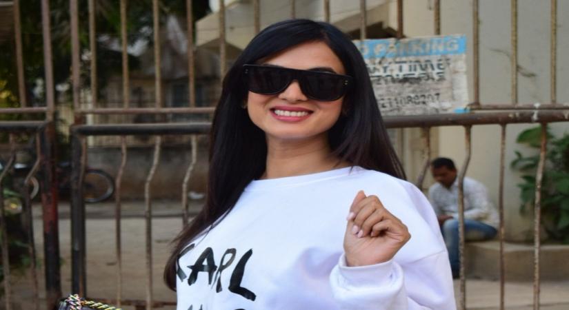 New Delhi, June 25 (IANS) Actress Sonal Chauhan's music video "Fursat hai aaj bhi" with singer Arjun Kanungo is out now. She says the original plan was for her to sing with Arjun rather than just appear in the video.