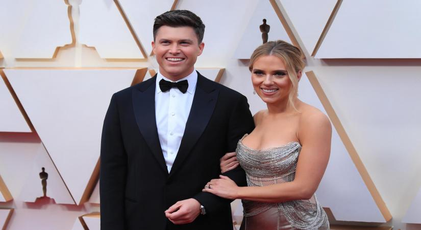 LOS ANGELES, Feb. 10, 2020 (Xinhua) -- Scarlett Johansson(R) and Colin Jost arrive for the red carpet of the 92nd Academy Awards at the Dolby Theatre in Los Angeles, the United States, Feb. 9, 2020. (Xinhua/Li Ying/IANS)