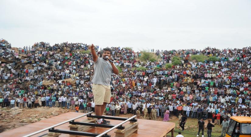 When 'man of masses' Prabhas was greeted by a huge crowd.