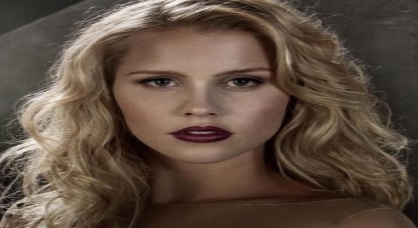 Claire Holt  (Photo: Twitter/@claireholt)