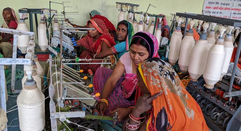 Women artisans weaving khadi fabric.