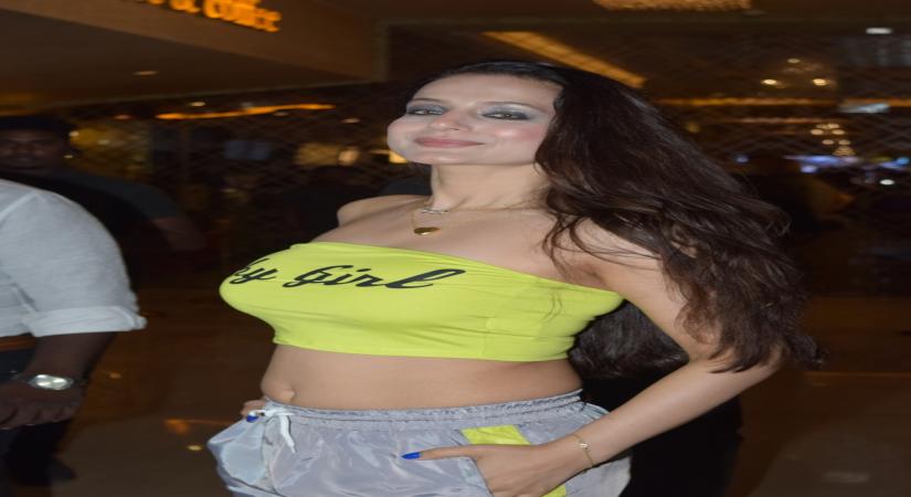 Mumbai, July 5 (IANS) Actress Ameesha Patel wishes to be "hot", but her fans already think she is.A	(File Photo: IANS)