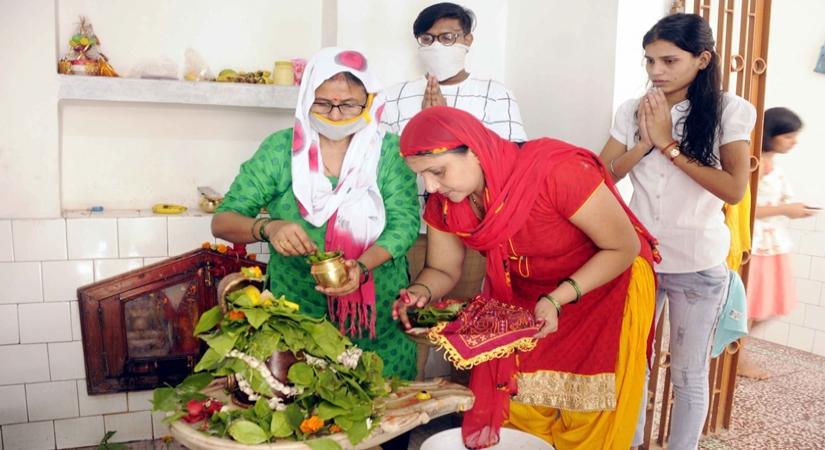 Devotees perform rituals as they offer prayers to Lord Shiva on the first Monday of Shravan, at the Kankarbagh Shiv Temple in Patna on July 6, 2020. (Photo: IANS)