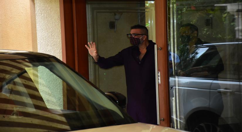 Mumbai: Bollywood actor Sanjay Dutt returns home after being discharged from hospital in Mumbai on Aug 10, 2020. The 61-year-old actor was admitted to Lilavati Hospital on Saturday evening after he complained of breathlessness and uneasiness in the chest. However, his Covid-19 report was negative. The actor was discharged from hospital on Monday afternoon, and he returned home. (Photo: IANS)