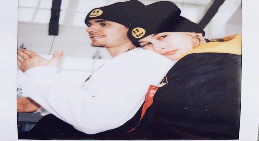 Los Angeles, Aug 3 (IANS) Model Hailey Bieber feels her pop superstar husband Justin Bieber has had crazier experience of fame than her.