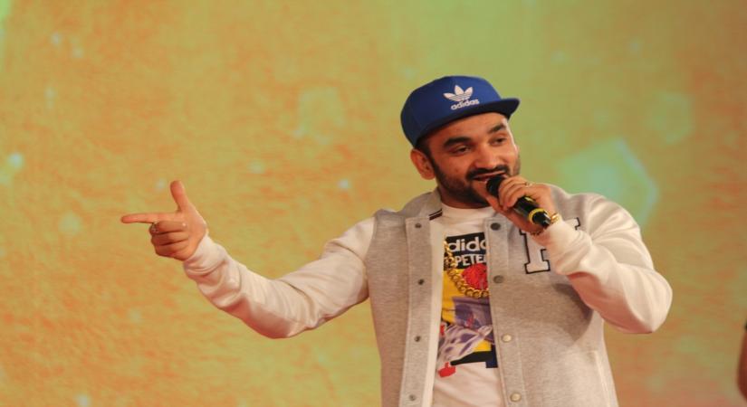 New Delhi: Singer Fazilpuria performs during India Today Safaigiri Awards function in New Delhi, on Oct 2, 2017. (Photo: IANS)