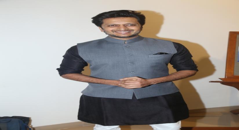 Mumbai: Actor Riteish Deshmukh during an exhibition curated by photojournalist Pradeep Chandra and film historian SMM Ausaja on poet, lyricist and screenwriter Javed Akhtar's birthday in Mumbai on Jan 15, 2020. (Photo: IANS)