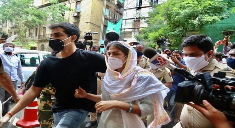 Mumbai, Aug 11 (IANS) Actress Rhea Chakraborty has been facing the heat after the death of her boyfriend Sushant Singh Rajput. Social media, particularly, has been ruthless, with jokes and memes about the actress flooding cyber space.