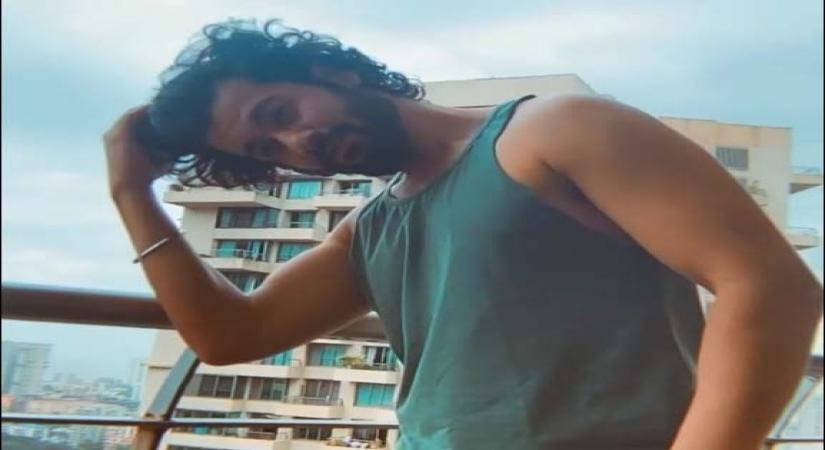 Vicky Kaushal's reaction to brother Sunny's long hair is epic.