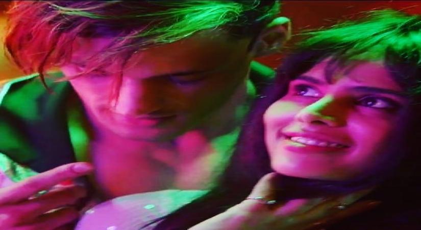 Asim Riaz gives new twist to Rafi classic 'Badan pe sitare'