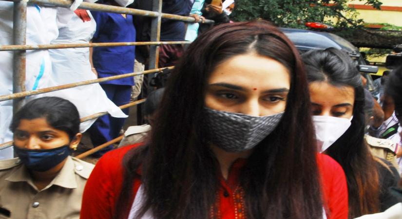 Bengaluru: Sandalwood actresses Ragini Dwivedi and Sanjjanaa Galrani, arrested in the drugs racket case, come out of the KC General Hospital, after undergoing medical tests, in Bengaluru on Sep 14, 2020. Both actresses were arrested in a case related to alleged links of the drug mafia with Kannada film industry actors. (Photo: IANS)