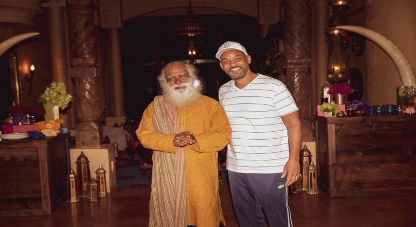 Sadhguru and Will Smith (Photo: Twitter@SadhguruJV)