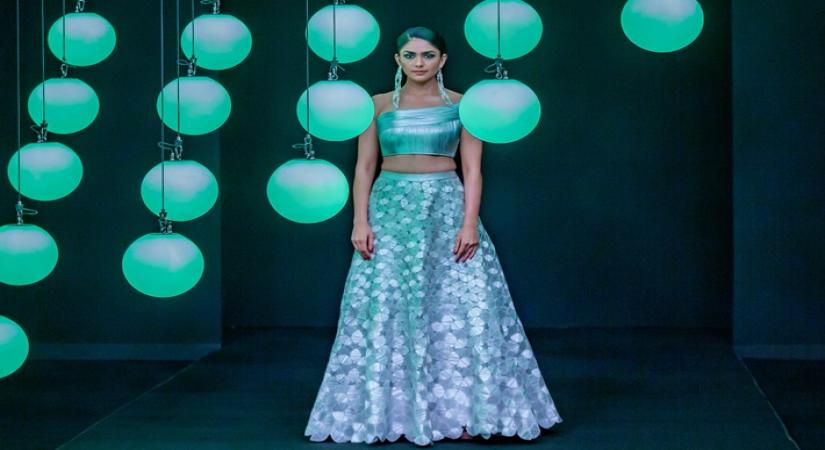 Lakmé Ambassador Mrunal Thakur for Rimzim Dadu at Lakme Absolute Grand Finale