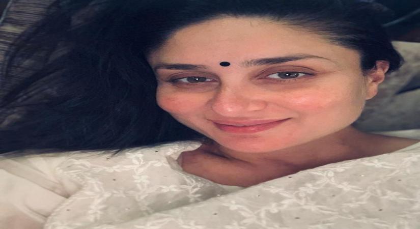 Kareena Kapoor Khan just loves wearing bindi.