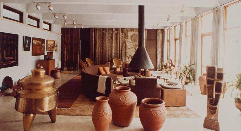 View of Patwant Singh’s drawing room in New Delhi with present lot visible in the background, c. 1980s Image courtesy Amrita and Rekha Basu. (Photo: Source: Sotheby's))