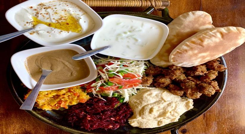 The cold mezze brunch with Falafel by Vinsplate