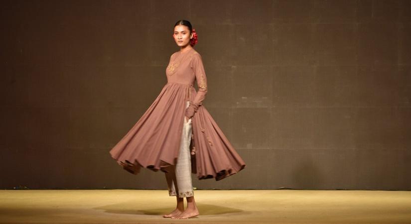 Khadi to get Trendier with 60 New Designs; KVIC Awards Budding Fashion Designers in Khadi Fashion Show