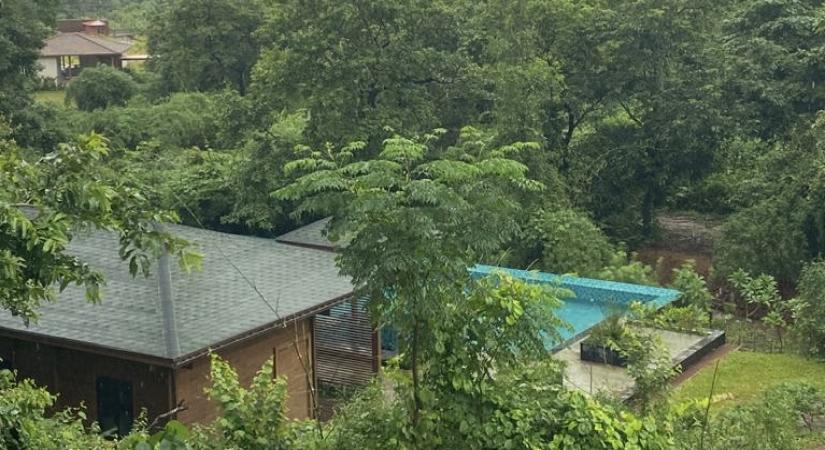 The Postcard Hideaway, Netravali