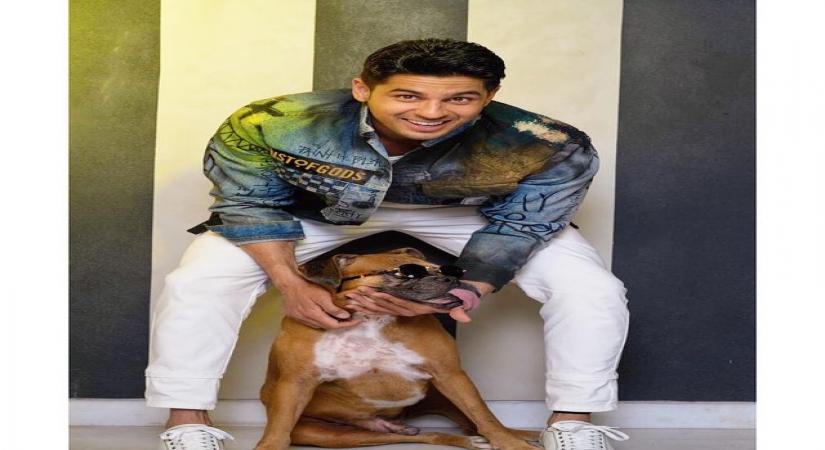 Siddharth Malhotra with Oscar Photo: Instagram