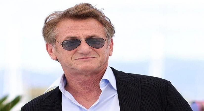 Sean Penn threatens to 'smelt' his Oscars if Academy doesn't invite Ukrainian Prez Zelensky.