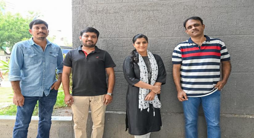 Work on Varalaxmi Sarathkumar-starrer 'Sabari' begins