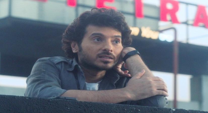 Divyendu's short.
