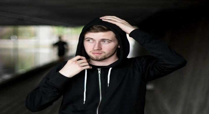 'Faded' hitmaker Alan Walker fires up Gurugram concert with Badshah's 'Jugnu'.