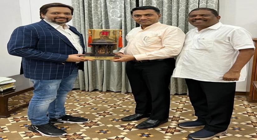 Akshay Bardapurkar with Goa CM.
