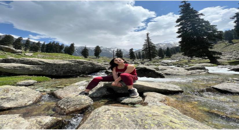 Sara Ali Khan aims for work-life balance goals with Kashmir trek