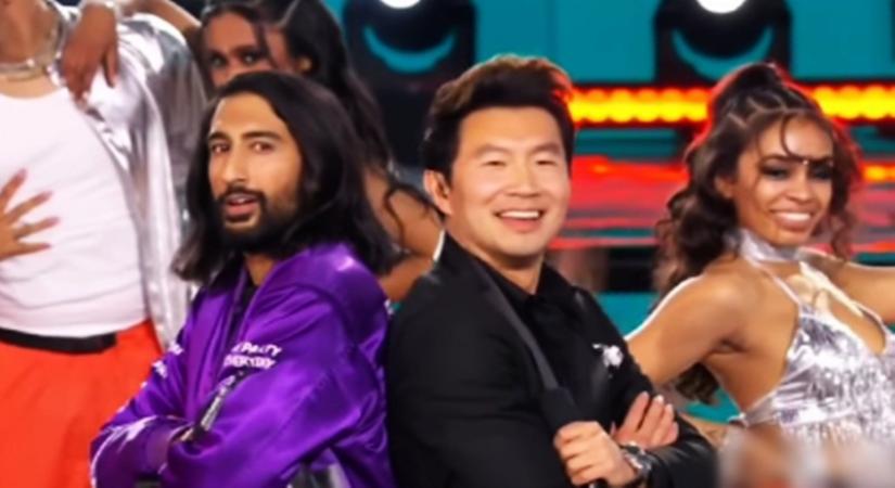 Simu Liu does bhangra on 'Jalebi baby' with Tesher.(photo:instagram)