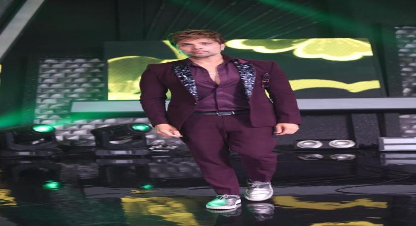Himesh Reshammiya praises 'Superstar Singer 2' contestant Soyab Ali for his performance on 'Main Jahaan Rahoon'.