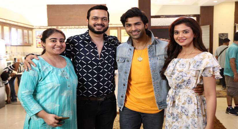 Taaha Shah, Shruti Sharma get sweet for 'Mooh Mitha Karao'