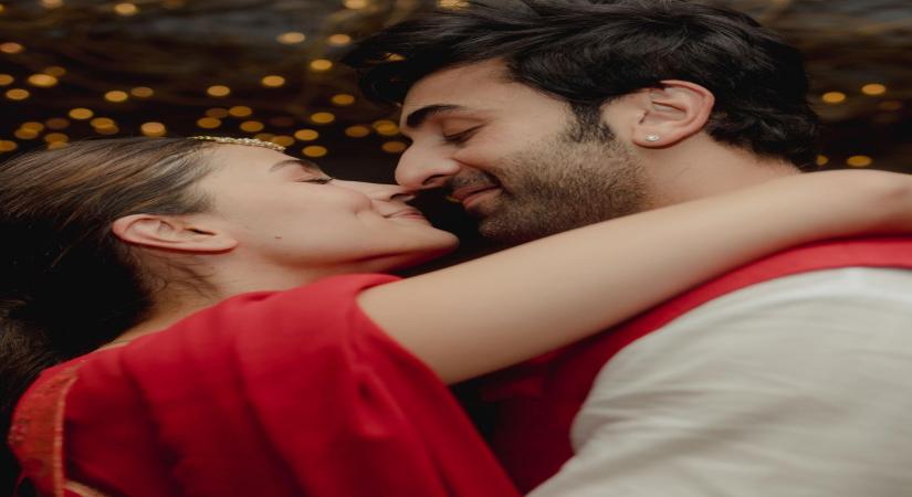 Alia Bhatt with Ranbir Kapoor.(photo:instagram)