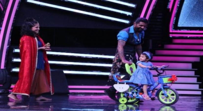 Remo D'Souza met his ex-assistant after six years as a contestant on 'DID Super Moms'.