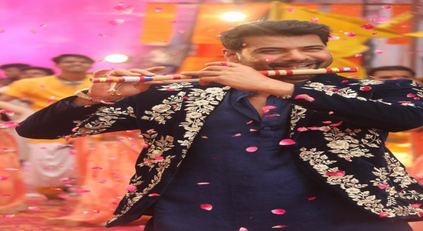 Shabir Ahluwalia cycles his way to the sets of 'Pyaar Ka Pehla Naam Radha Mohan'